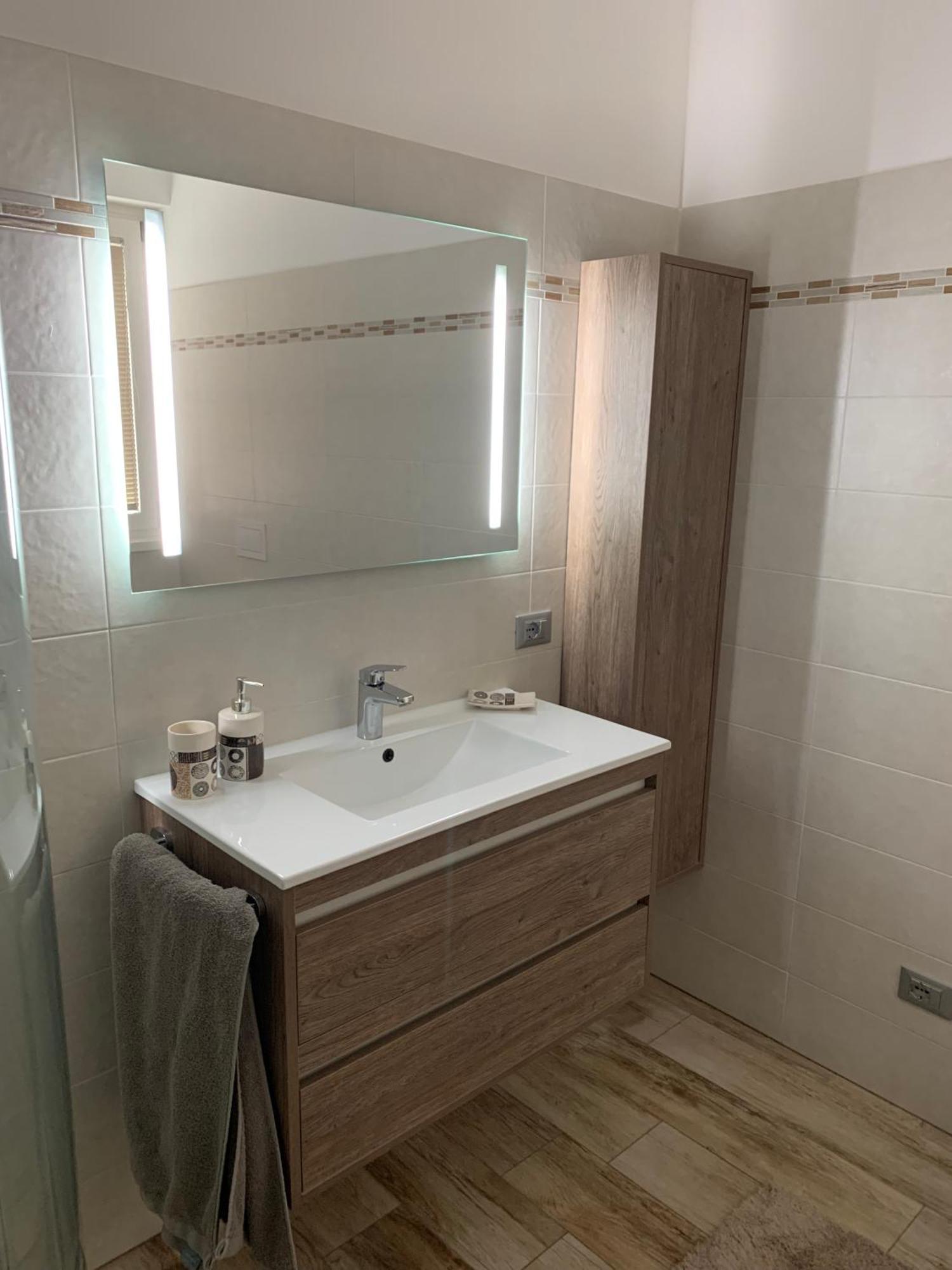 Casa Lina Tirano Lägenhet Exteriör bild