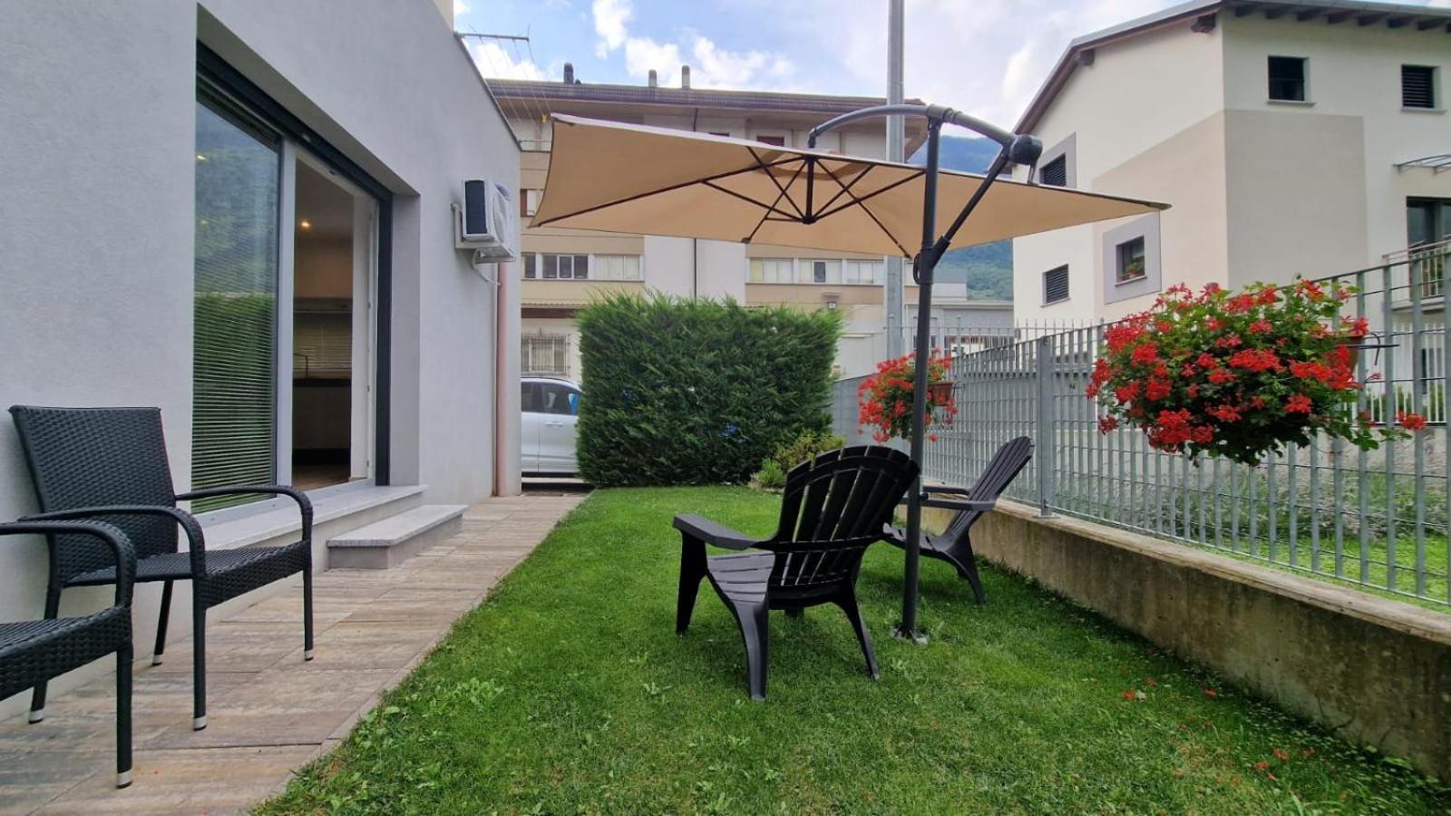 Casa Lina Tirano Lägenhet Exteriör bild