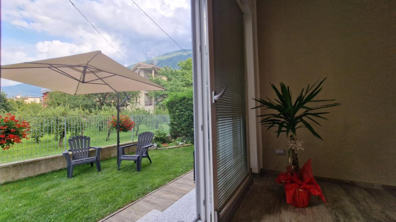 Casa Lina Tirano Lägenhet Exteriör bild