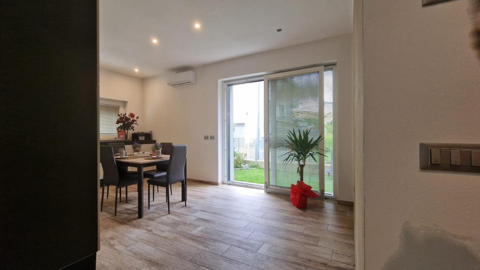 Casa Lina Tirano Lägenhet Exteriör bild